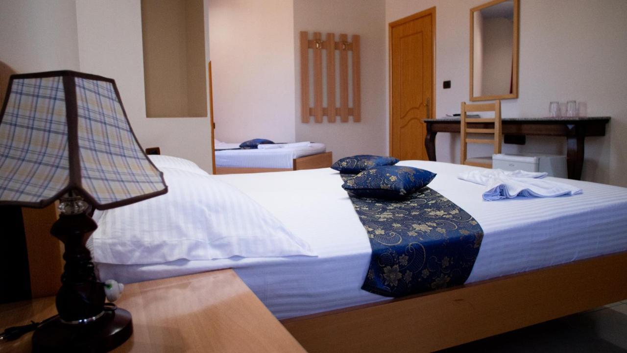 Alvero Hotel Пермет Екстер'єр фото