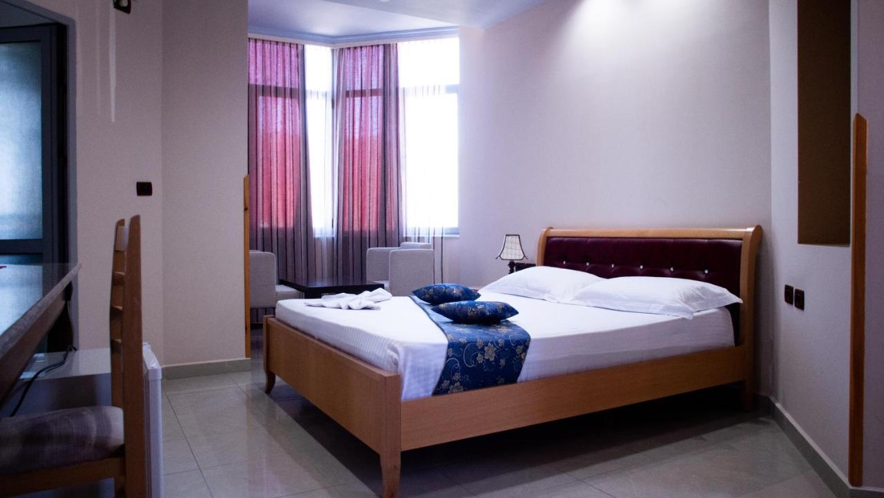 Alvero Hotel Пермет Екстер'єр фото